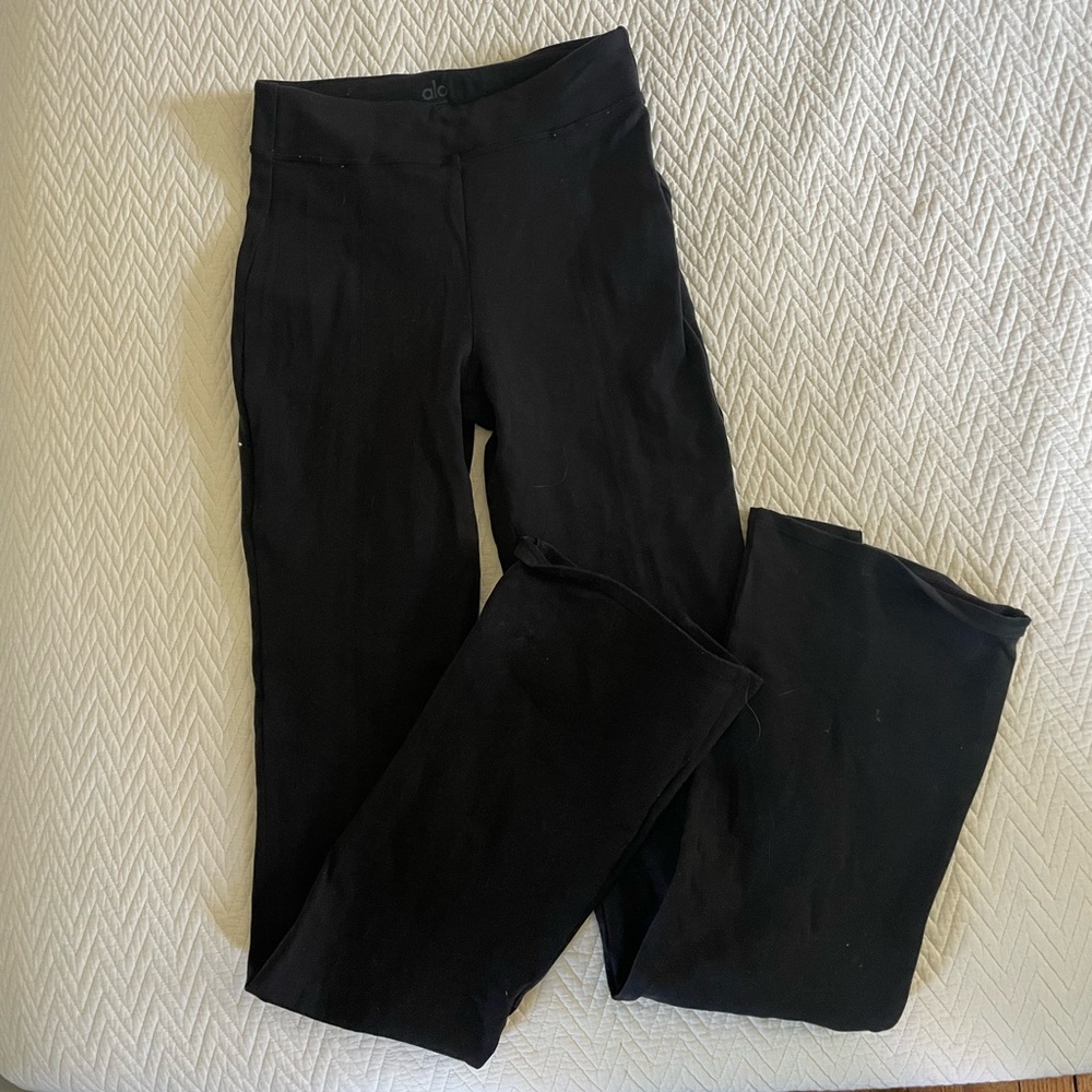 black alo yoga flare leggings